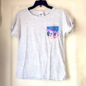 Grey t-shirt with palm tree pocket